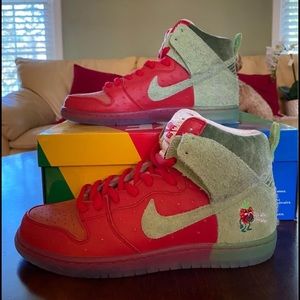 Rare Nike Dunk High SB 'Strawberry Coughs'